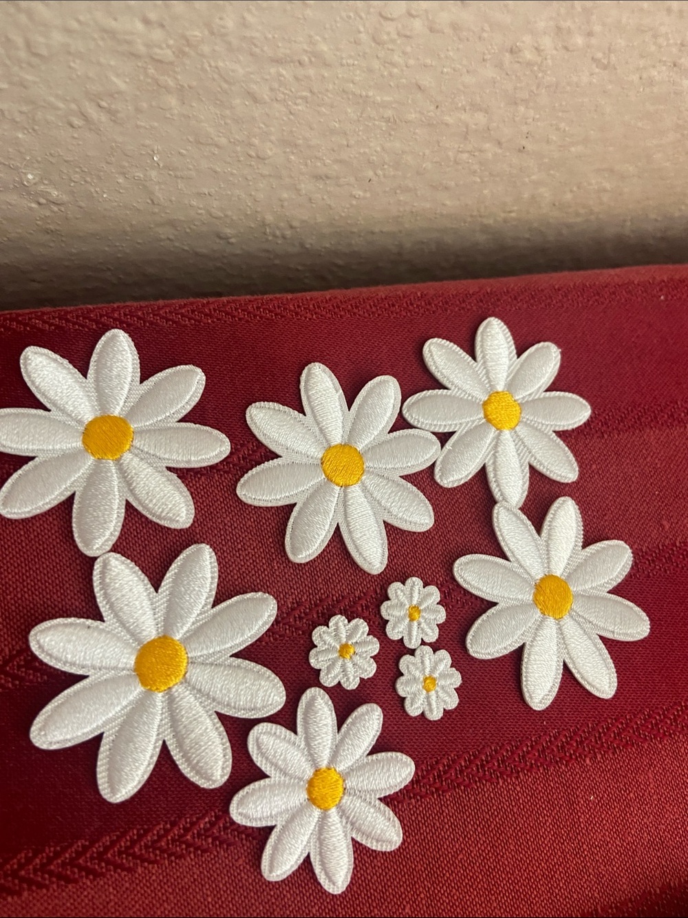 5/$10❤️❤️❤️NEW Set of 9 Daisy Iron On Patches Set